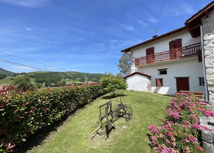 Komaxurinea Nyaraló