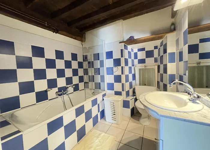 Komaxurinea Nyaraló