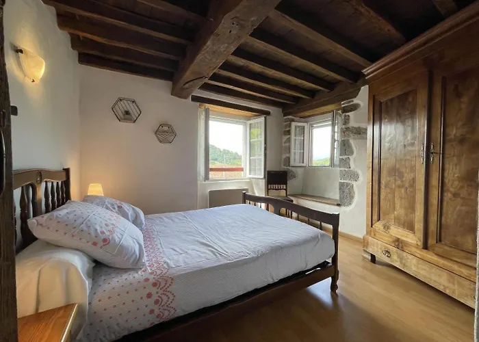 Komaxurinea Nyaraló