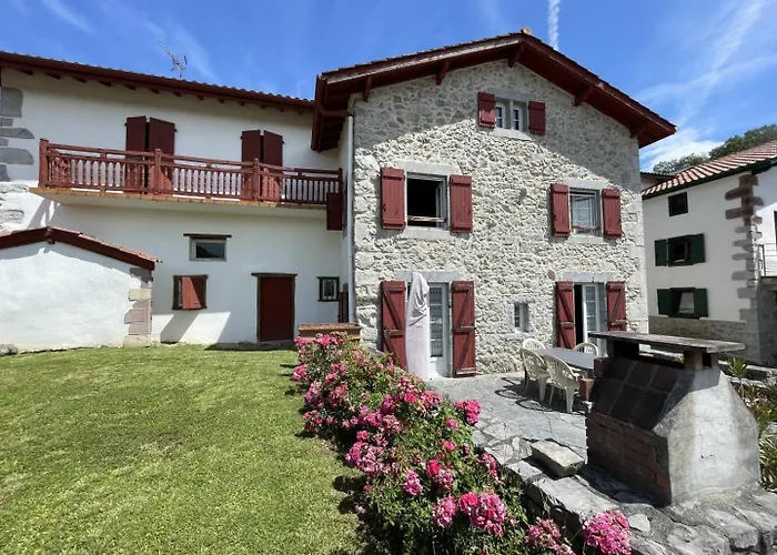 Komaxurinea Nyaraló